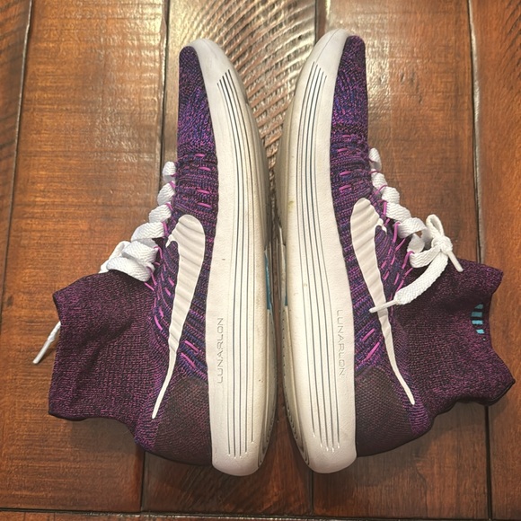 NIKE - Picture 7 of 8